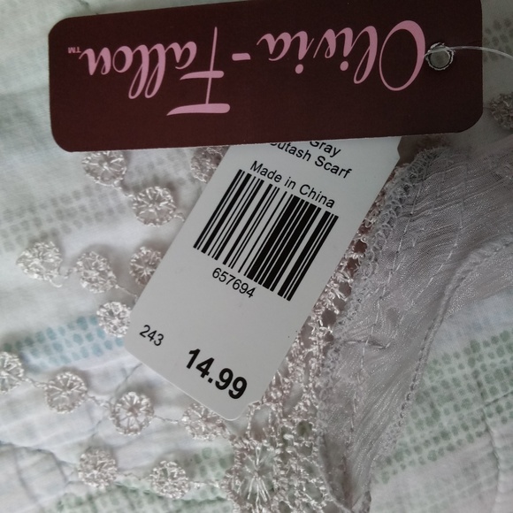 Triangle scarf - Picture 5 of 5